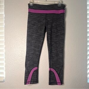 Lululemon Womens size 6 gray leggings with back zipper pocket w/ flaws